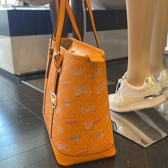 MICHAEL KORS Jet Set Large Printed Signature Logo Shoulder Tote Bag
POP ORANGE - Picture 16 of 16